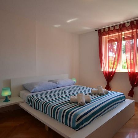 Apartman Terzic 罗维尼 外观 照片